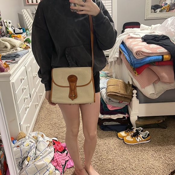 (SOLD) Vintage Dooney & Bourke Crossbody - Picture 11 of 11